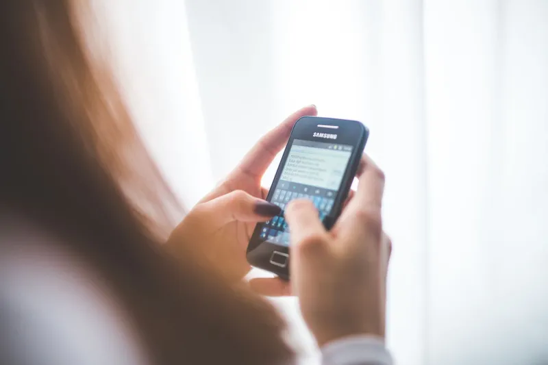 Your Phone Knows What You Meant: The Quiet Intelligence Living Between Your Keystrokes